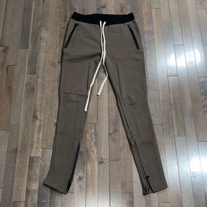 FEAR OF GOD (ESSENTIAL)